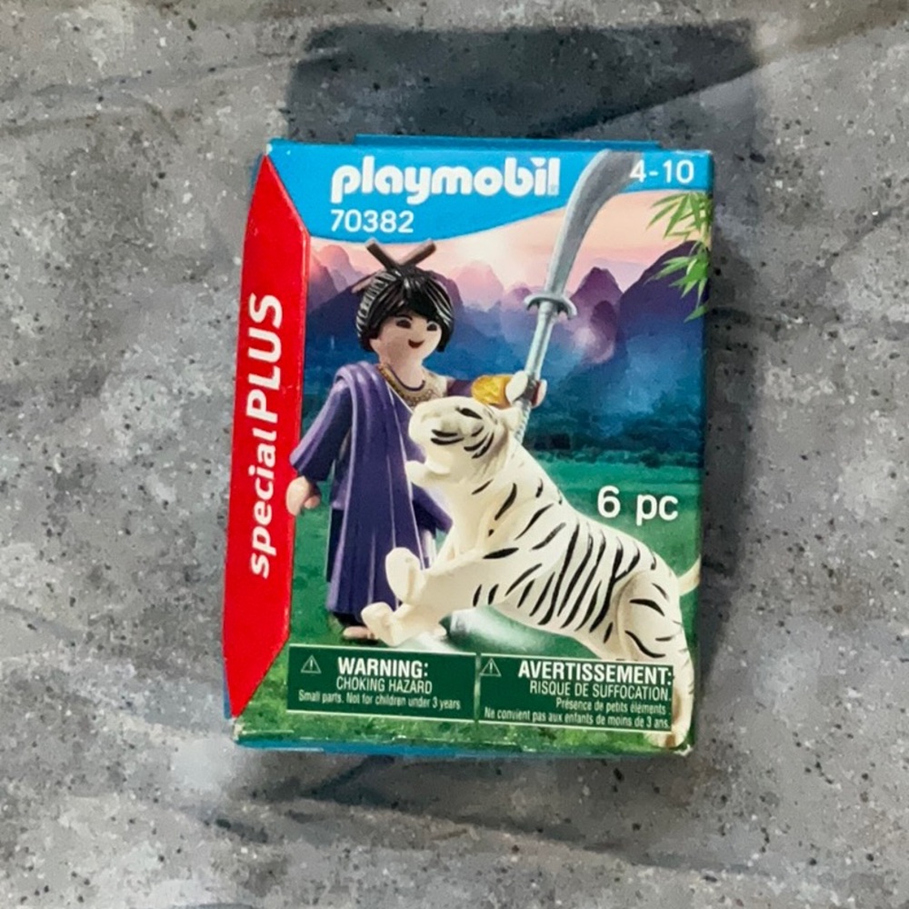 PLAYMOBIL Figure 70382 Fighter Asian with Tiger NIB